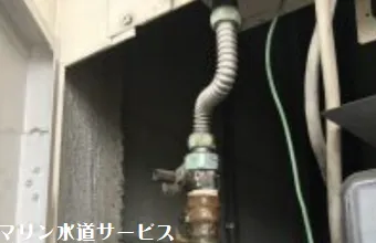 給湯器の内面でお湯が漏れる